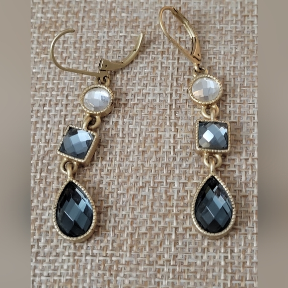 Lia Sophia retired Superstition matte goldtone earrings. See video - Picture 3 of 4